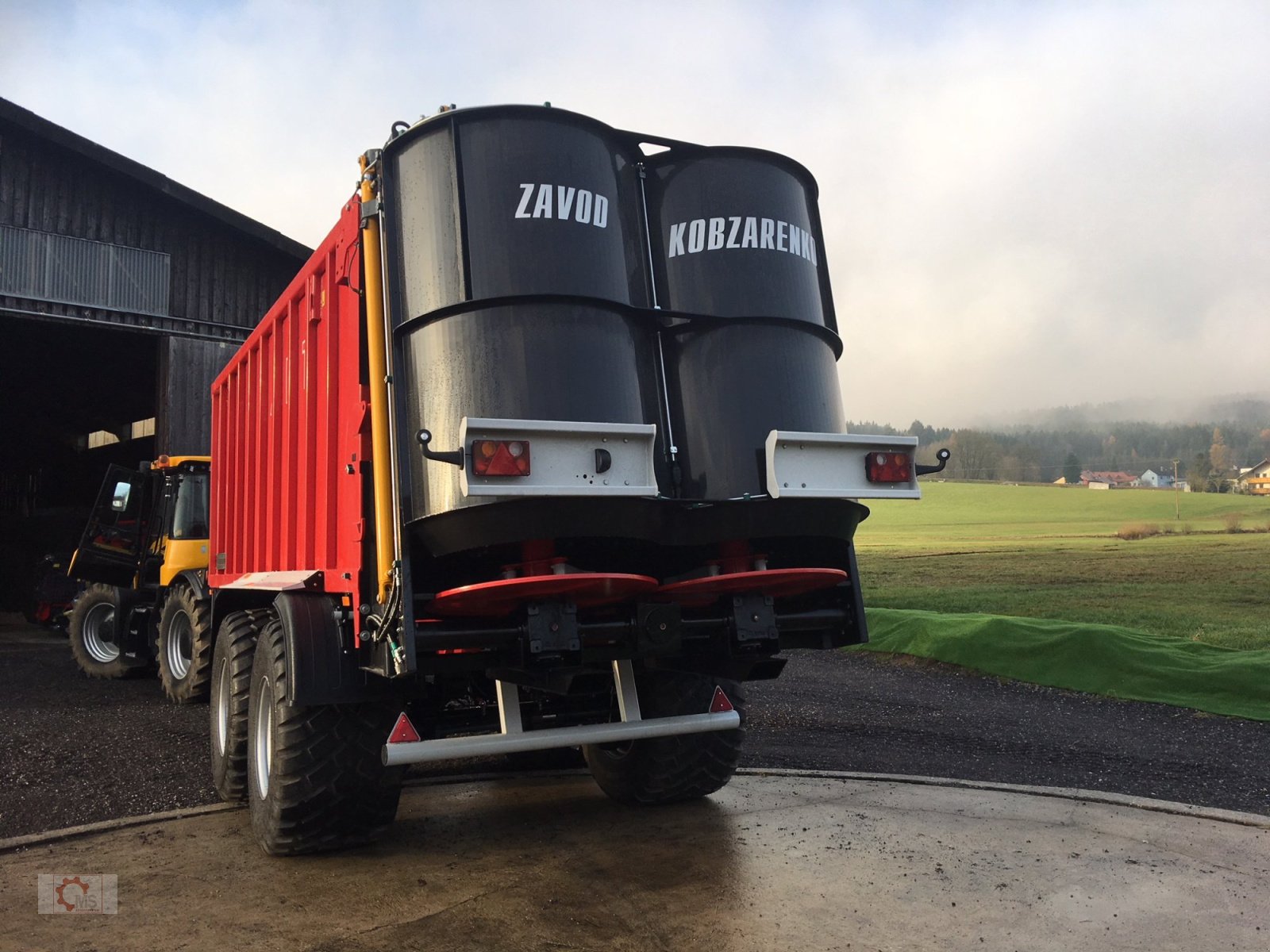 Dungstreuer des Typs Kobzarenko Streuwerk 24m Abschiebewagen, Neumaschine in Tiefenbach (Bild 5)