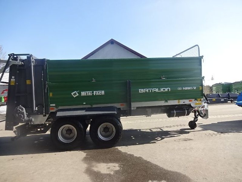 Dungstreuer of the type Metal-Fach N-280/2-Miststreuer-GG -13,6   Tonnen- 2 Kreis - DL Anlage- NEU, Neumaschine in Neureichenau (Picture 4)