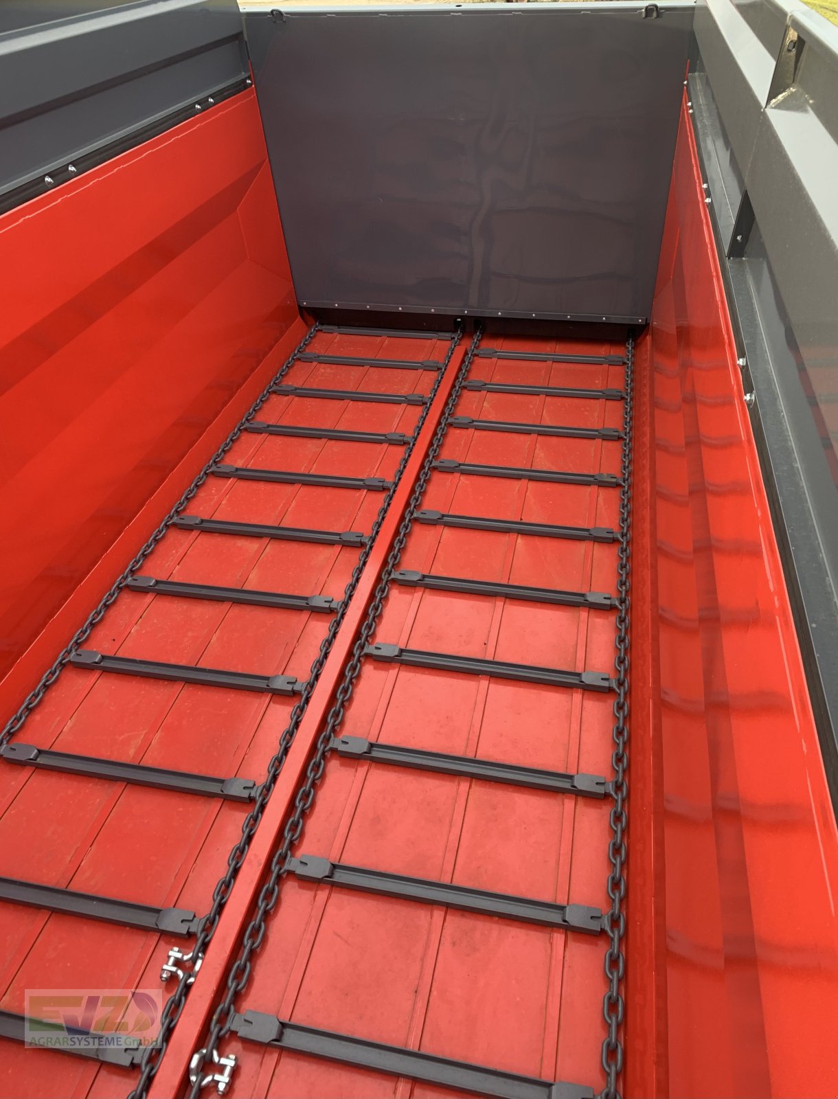 Dungstreuer des Typs Metal-Fach Taurus N272/2, Neumaschine in Ebersberg (Bild 4)