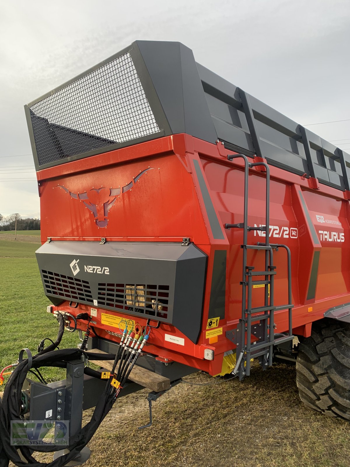 Dungstreuer des Typs Metal-Fach Taurus N272/2, Neumaschine in Ebersberg (Bild 5)