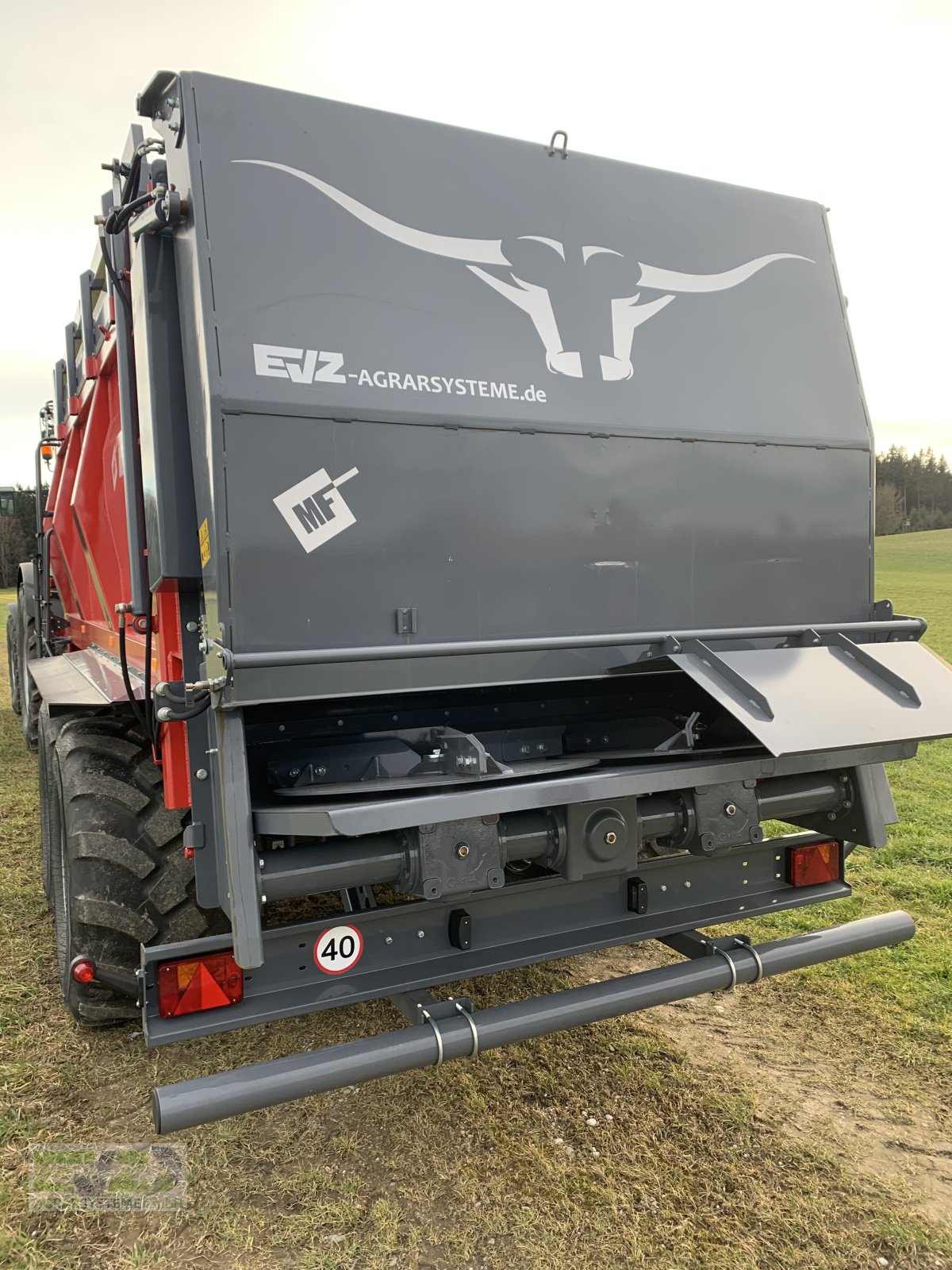 Dungstreuer des Typs Metal-Fach Taurus N272/2, Neumaschine in Ebersberg (Bild 8)