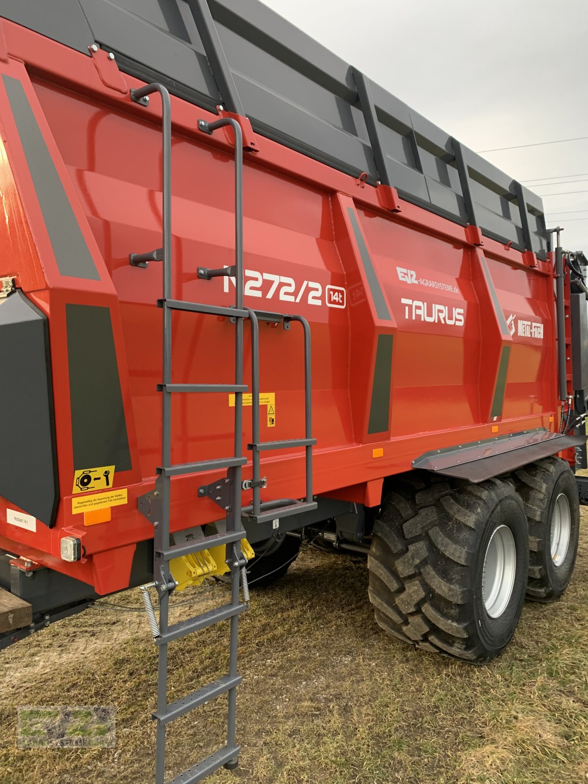 Dungstreuer des Typs Metal-Fach Taurus N272/2, Neumaschine in Ebersberg (Bild 13)