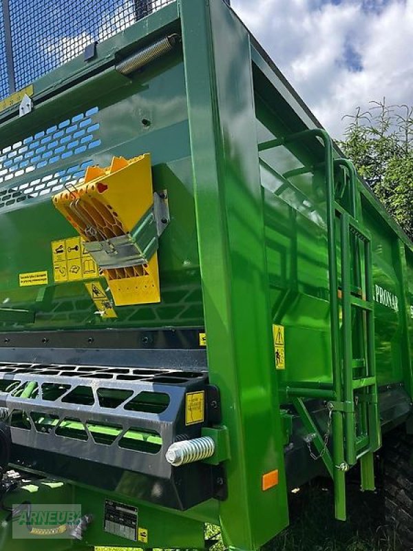 Dungstreuer des Typs PRONAR N262/1 Universalstreuer Lagermaschine zum Sonderpreis, Neumaschine in Schlettau (Bild 4)