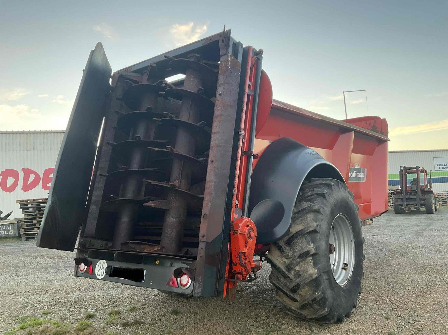 Dungstreuer des Typs Sonstige Épandeur à fumier RAFAL3300 . Sodimac, Gebrauchtmaschine in SAINT CLAIR SUR ELLE (Bild 4)