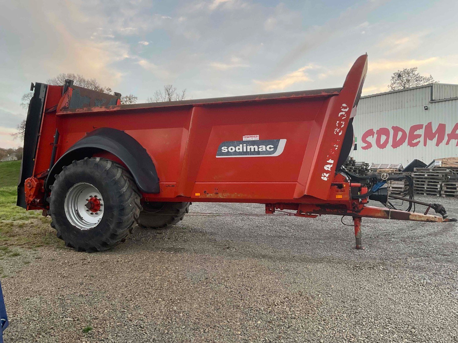 Dungstreuer del tipo Sonstige Épandeur à fumier RAFAL3300 . Sodimac, Gebrauchtmaschine en SAINT CLAIR SUR ELLE (Imagen 4)