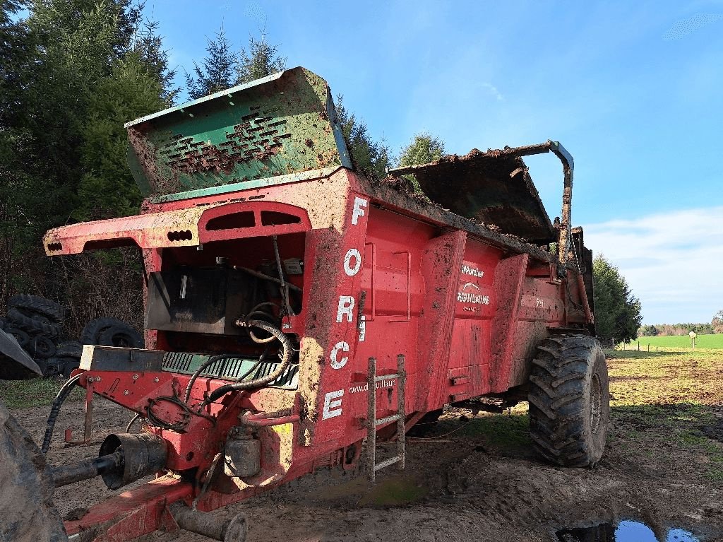Dungstreuer of the type Sonstige F16, Gebrauchtmaschine in COGNAC LA FORET (Picture 1)