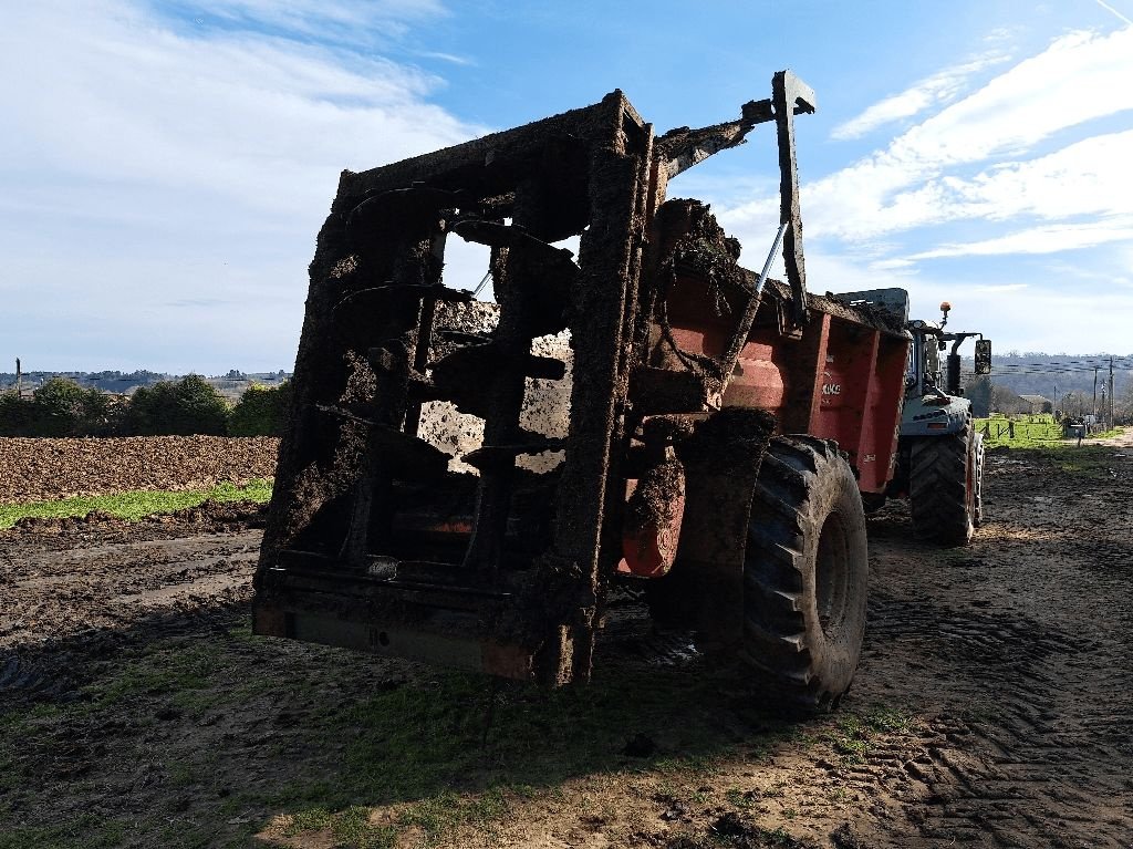 Dungstreuer of the type Sonstige F16, Gebrauchtmaschine in COGNAC LA FORET (Picture 2)