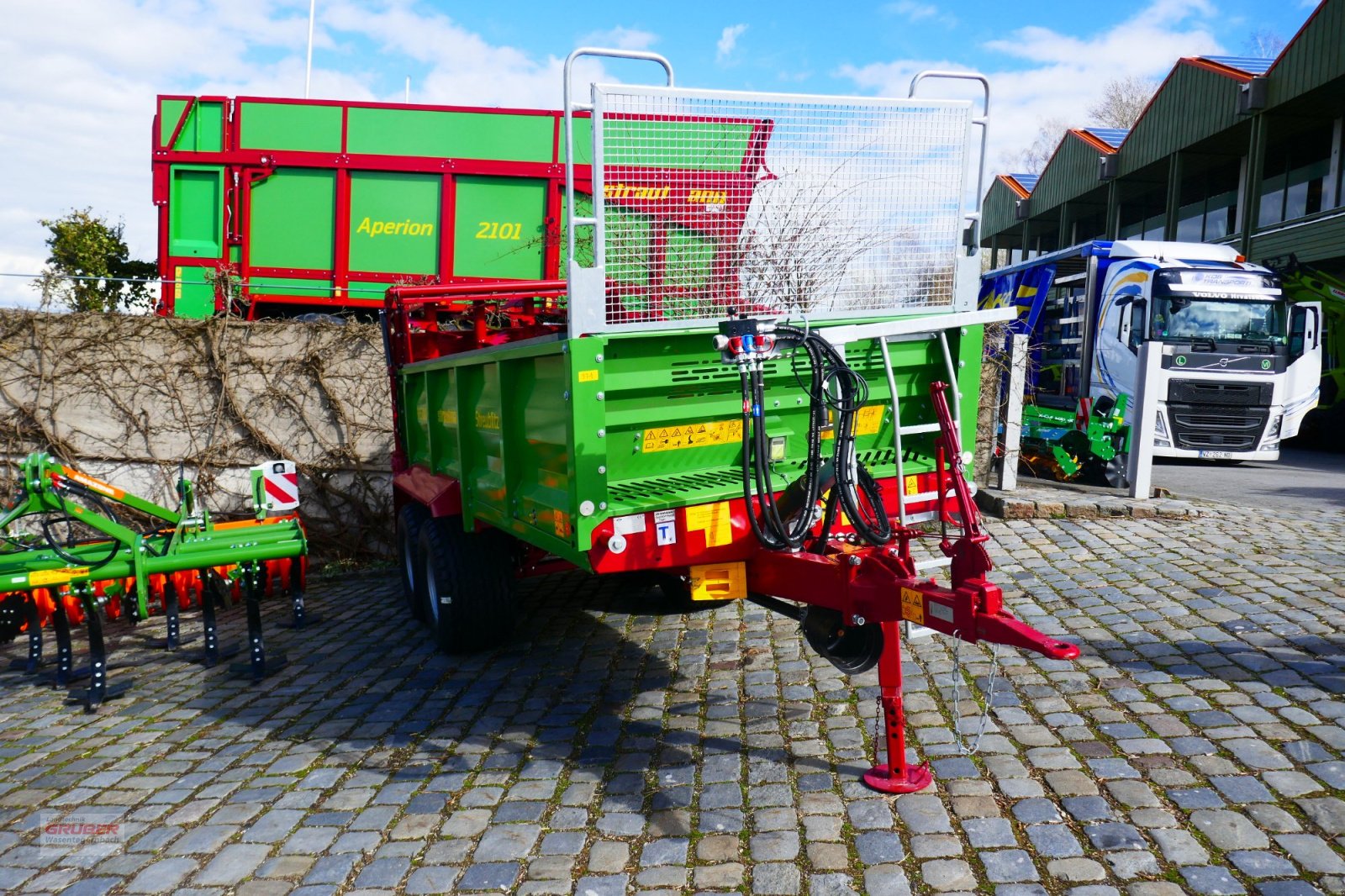 Dungstreuer tipa Strautmann MS 801, Neumaschine u Dorfen (Slika 3)