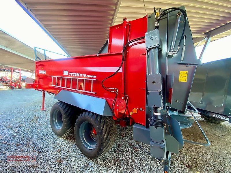Dungstreuer of the type Unia Tytan 11 Premium Miststreuer 13,5 cbm Breitstreuwerk, Neumaschine in Ostheim/Rhön (Picture 2)