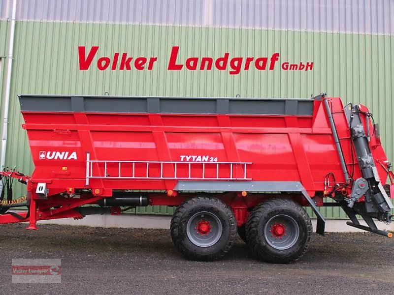 Dungstreuer des Typs Unia Tytan 24 Miststreuer 26,5 cbm Breitstreuwerk, Neumaschine in Ostheim/Rhön (Bild 1)