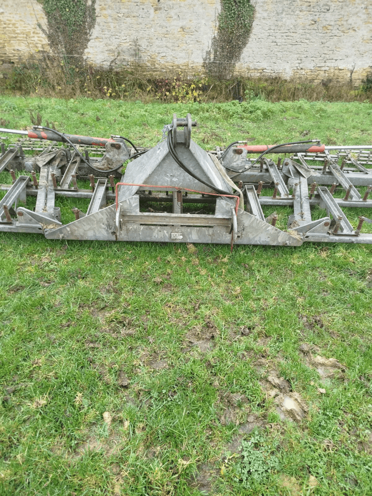 Egge des Typs Agrimat HERSE DE PRAIRIE, Gebrauchtmaschine in CINTHEAUX (Bild 3)
