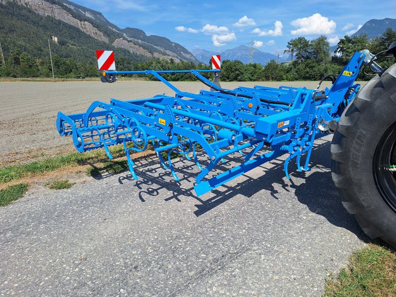 Egge des Typs Lemken Korund 8 / 450 K MAR Federzinkenegge, Ausstellungsmaschine in Chur (Bild 7)