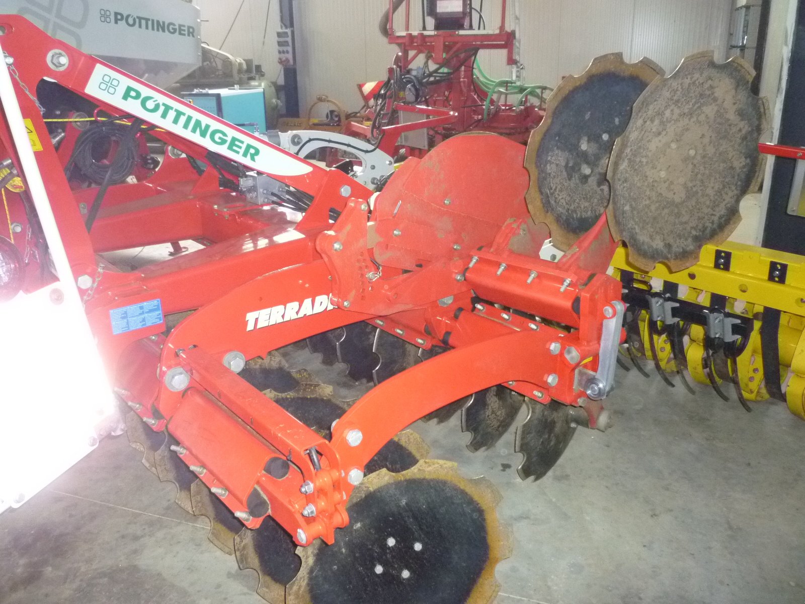 Egge des Typs Pöttinger Terradisc 3001, Neumaschine in Donaueschingen (Bild 1)