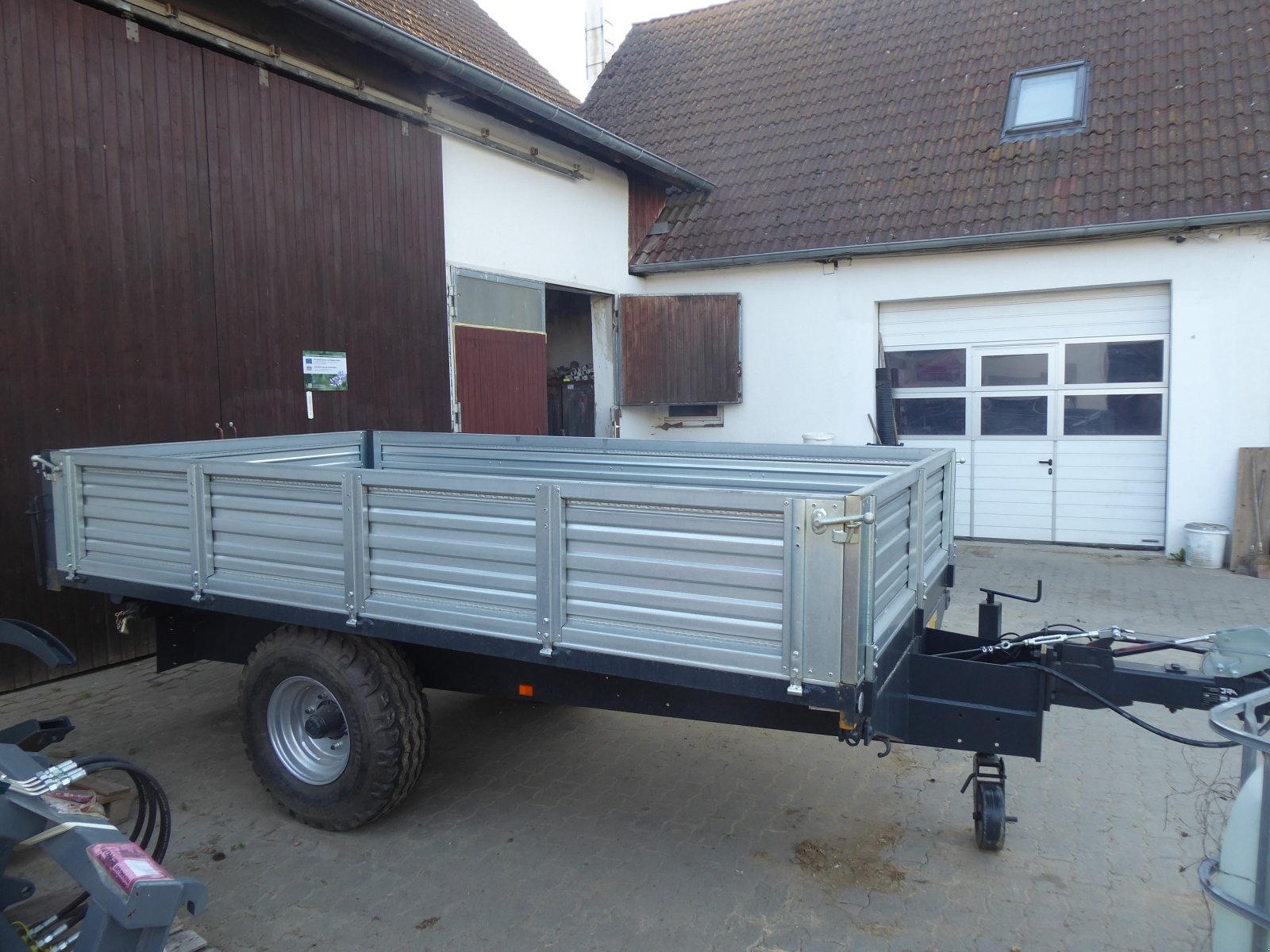 Einachskipper des Typs Bernardi Einachsdreiseitenkipper, Neumaschine in Marxheim (Bild 1)