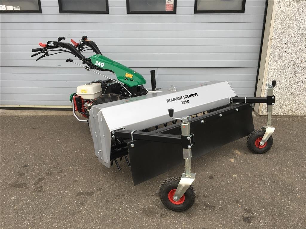 Einachstraktor del tipo Ferrari 340 benzin Tilbud med stenrive og brede hjul, Gebrauchtmaschine In Holstebro (Immagine 2)