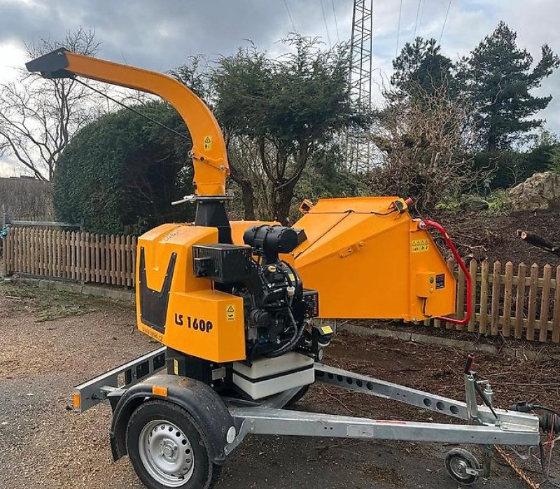 Einachstraktor del tipo laski Holzschredder Holzhäcksler Holzhacker Buschholzhacker Hacke, Gebrauchtmaschine In Schmallenberg (Immagine 1)