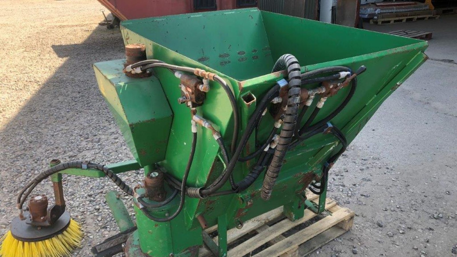 Einstreutechnik des Typs Avant Strøkasse  Med skraber og kost, Gebrauchtmaschine in Tinglev (Bild 2)