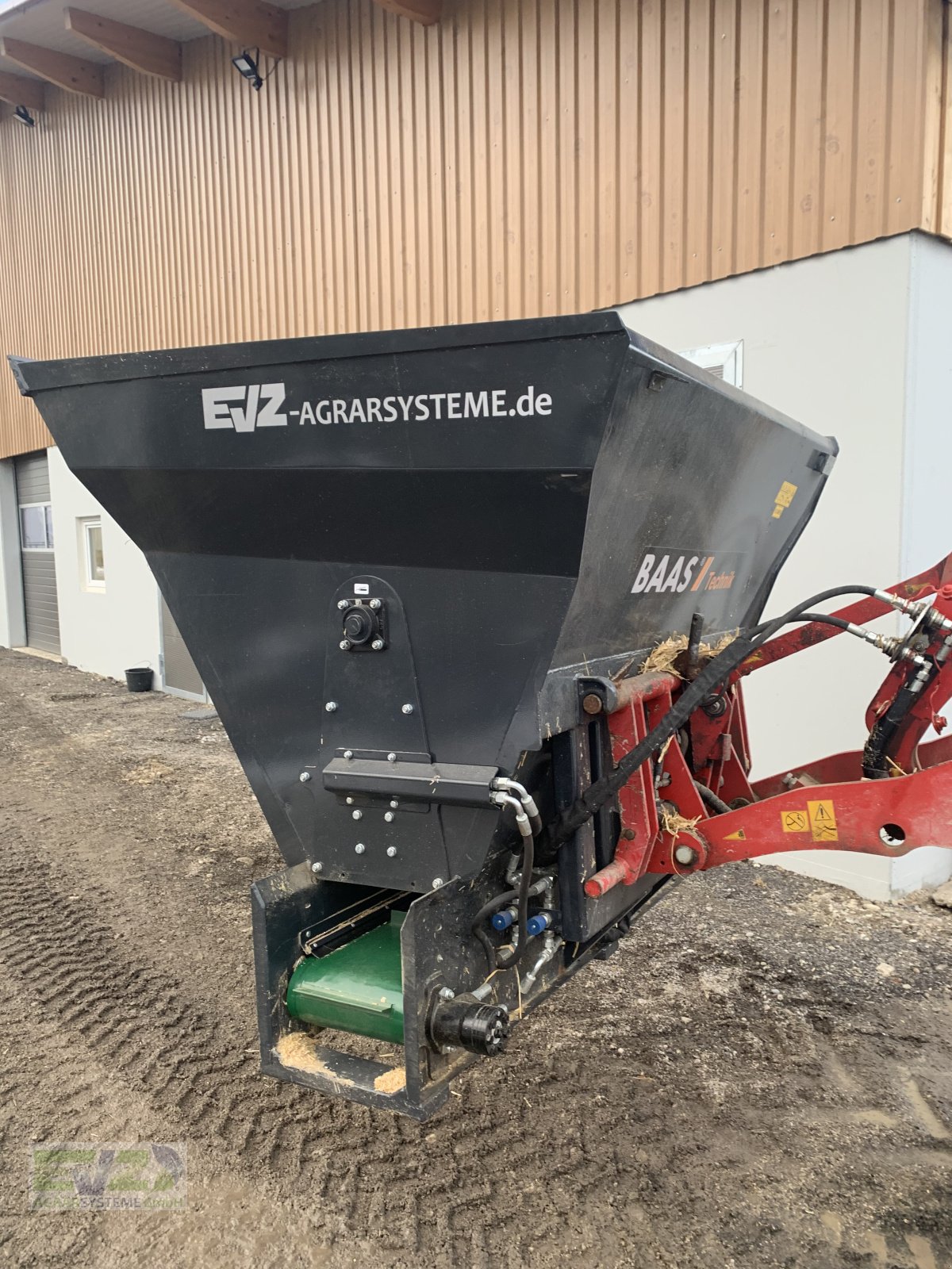 Einstreutechnik of the type Baas BAAS Technik Einstreugerät, Neumaschine in Ebersberg (Picture 3)