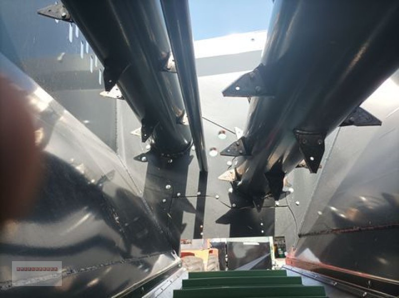 Einstreutechnik of the type Dominator Kombiverteiler 180 Einstreugerät-Futterschaufel, Gebrauchtmaschine in Tarsdorf (Picture 16)