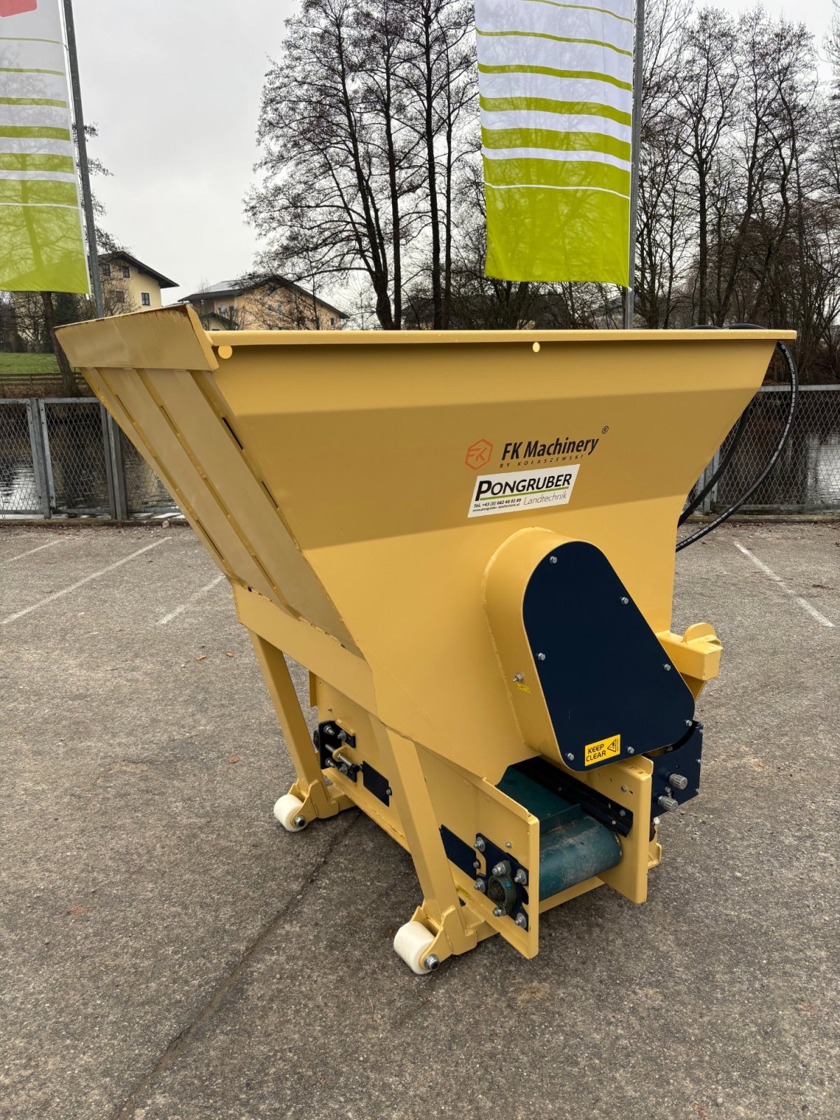 Einstreutechnik des Typs FK Machinery Einstreugerät, Neumaschine in Elixhausen (Bild 1)