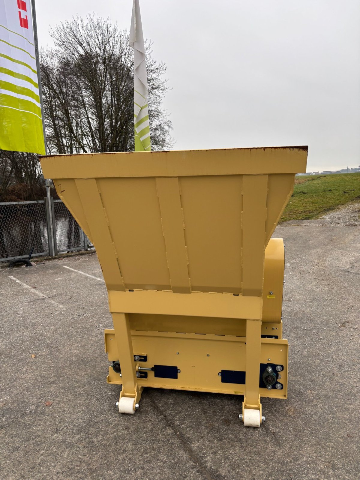 Einstreutechnik des Typs FK Machinery Einstreugerät, Neumaschine in Elixhausen (Bild 2)