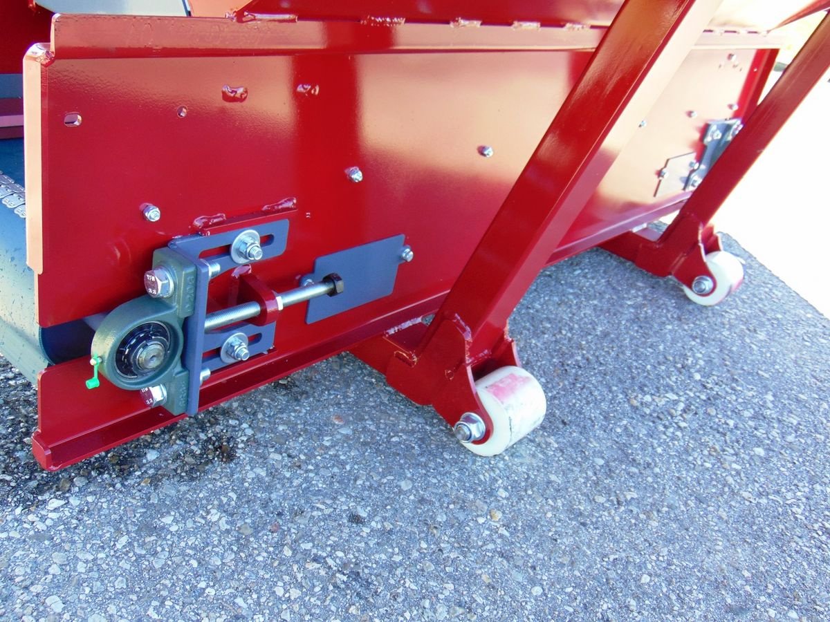 Einstreutechnik of the type FK Machinery Einstreuschaufel, Einstreugerät 1800 MAXI, Neumaschine in Neukirchen am Walde  (Picture 5)