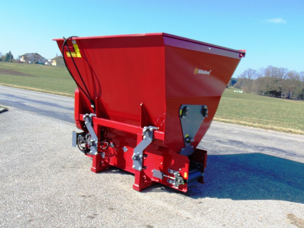 Einstreutechnik of the type FK Machinery Einstreuschaufel, Einstreugerät 1800 MAXI, Neumaschine in Neukirchen am Walde  (Picture 1)