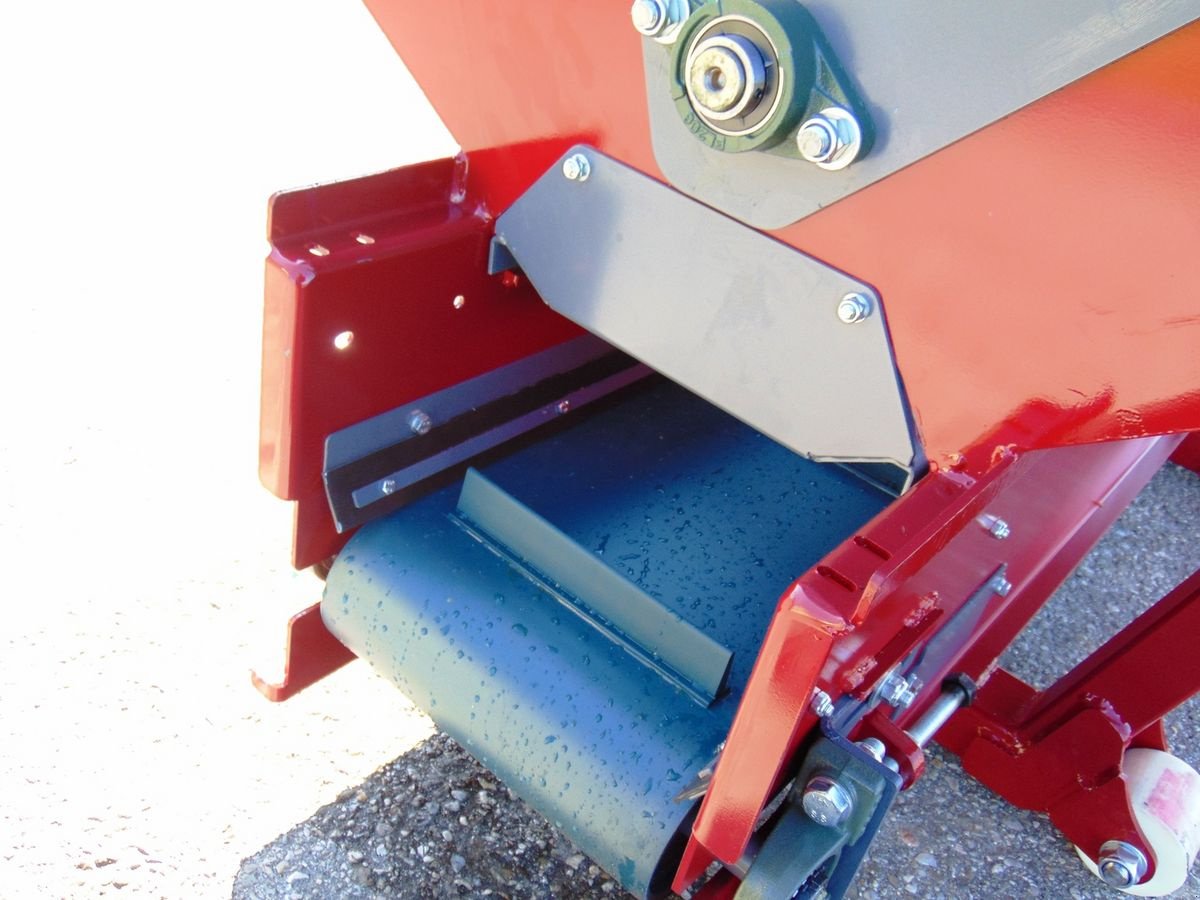 Einstreutechnik of the type FK Machinery Einstreuschaufel, Einstreugerät 1800 MAXI, Neumaschine in Neukirchen am Walde  (Picture 6)