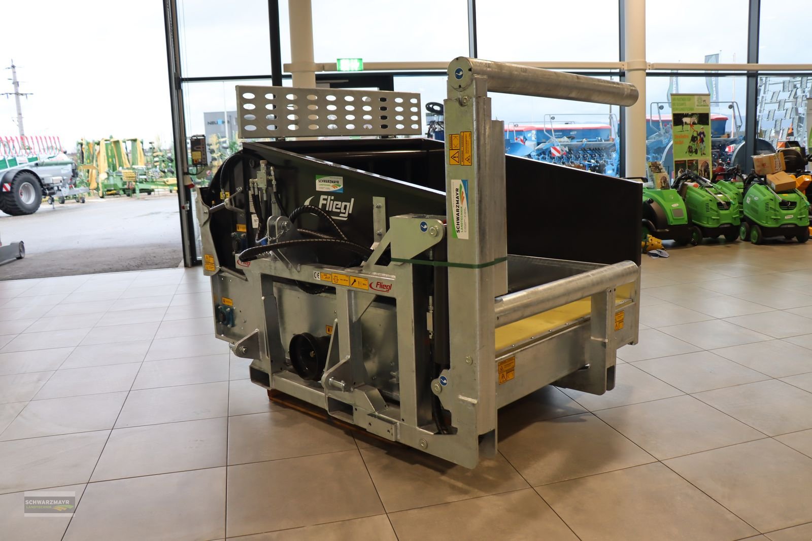 Einstreutechnik des Typs Fliegl AgroCenter Ballenauflöser, Neumaschine in Aurolzmünster (Bild 3)