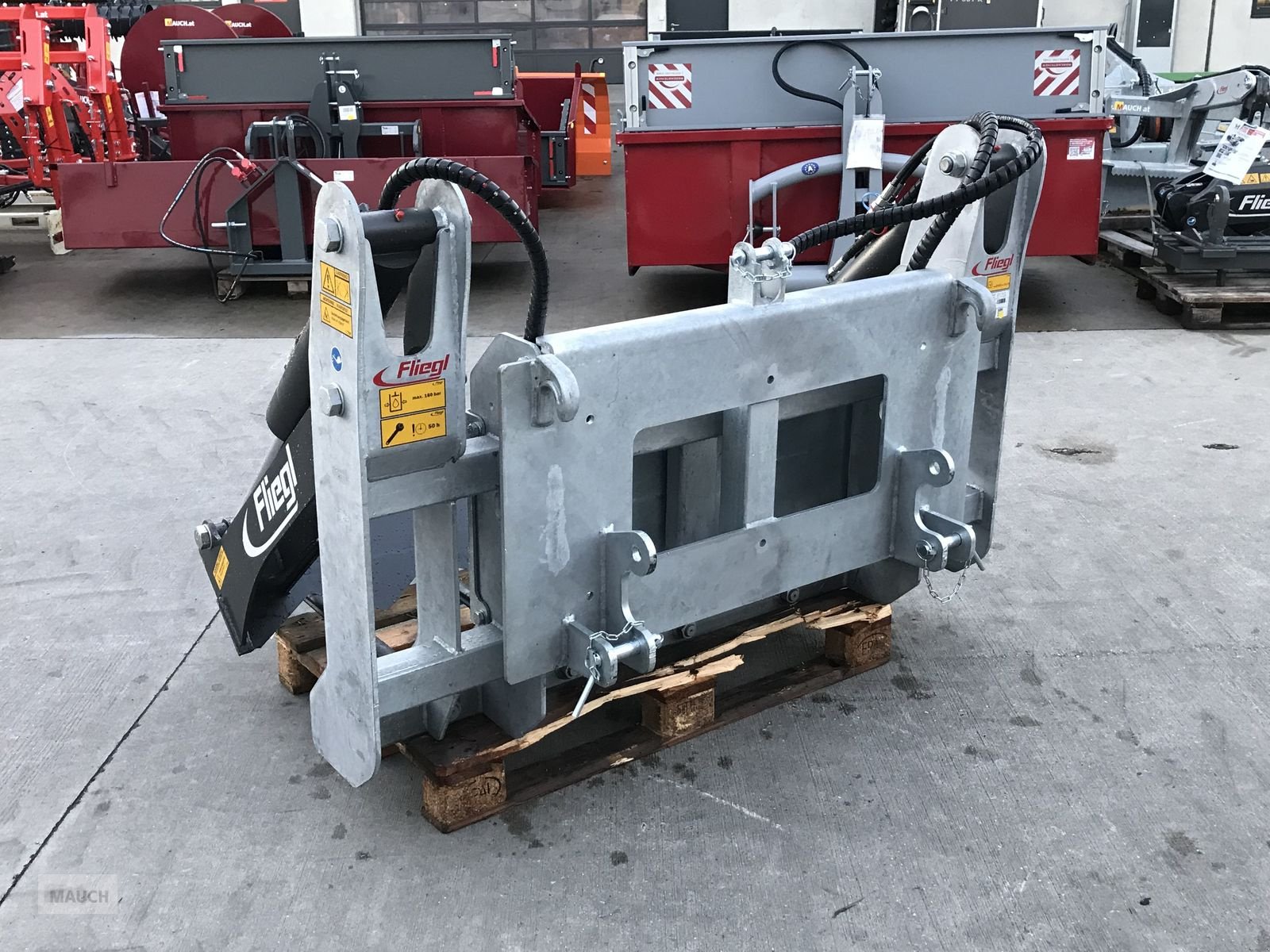 Einstreutechnik of the type Fliegl Ballenschneider 1700 mm, Neumaschine in Burgkirchen (Picture 3)