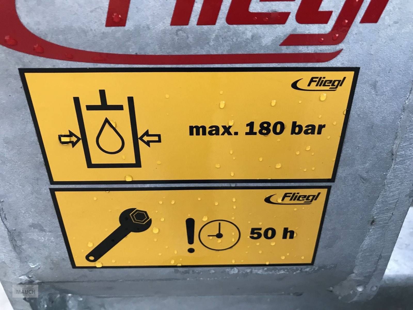 Einstreutechnik of the type Fliegl Ballenschneider 1700 mm, Neumaschine in Burgkirchen (Picture 11)