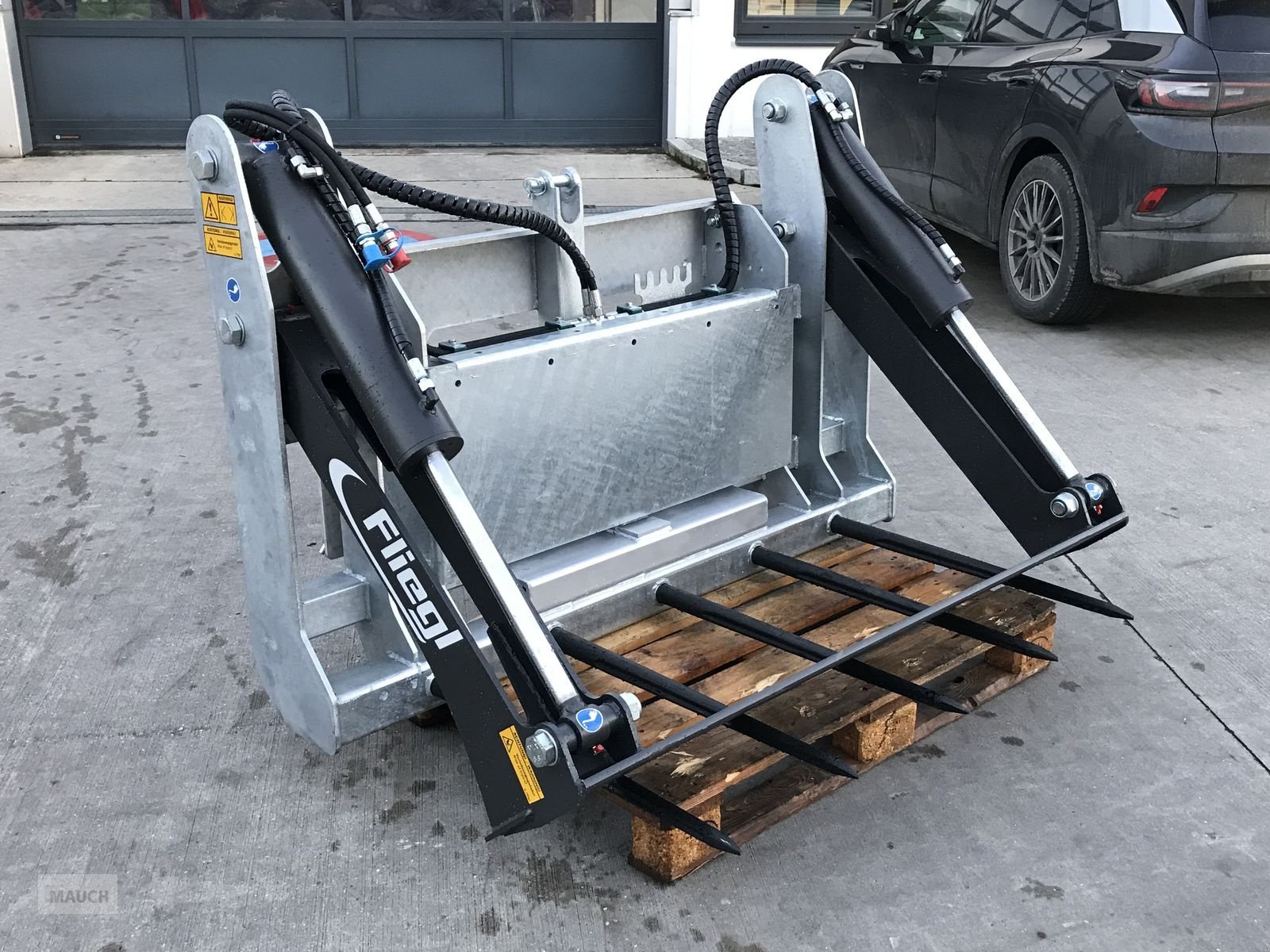 Einstreutechnik of the type Fliegl Ballenschneider 1700 mm, Neumaschine in Burgkirchen (Picture 7)