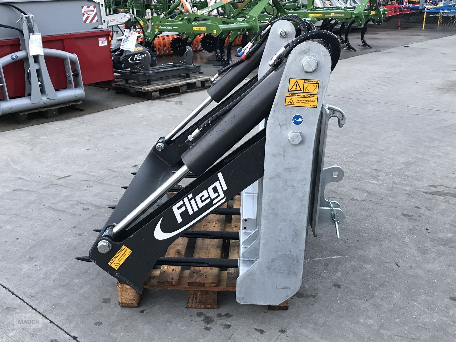 Einstreutechnik of the type Fliegl Ballenschneider 1700 mm, Neumaschine in Burgkirchen (Picture 2)