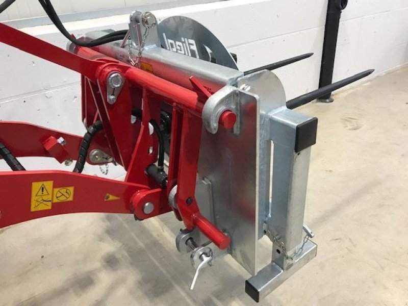 Einstreutechnik des Typs Fliegl Rundballenabwickler Euro-Dreipunkt, Neumaschine in Tamsweg (Bild 5)