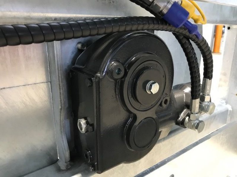 Einstreutechnik des Typs Fliegl Rundballenabwickler Euro-Dreipunkt, Neumaschine in Tamsweg (Bild 13)