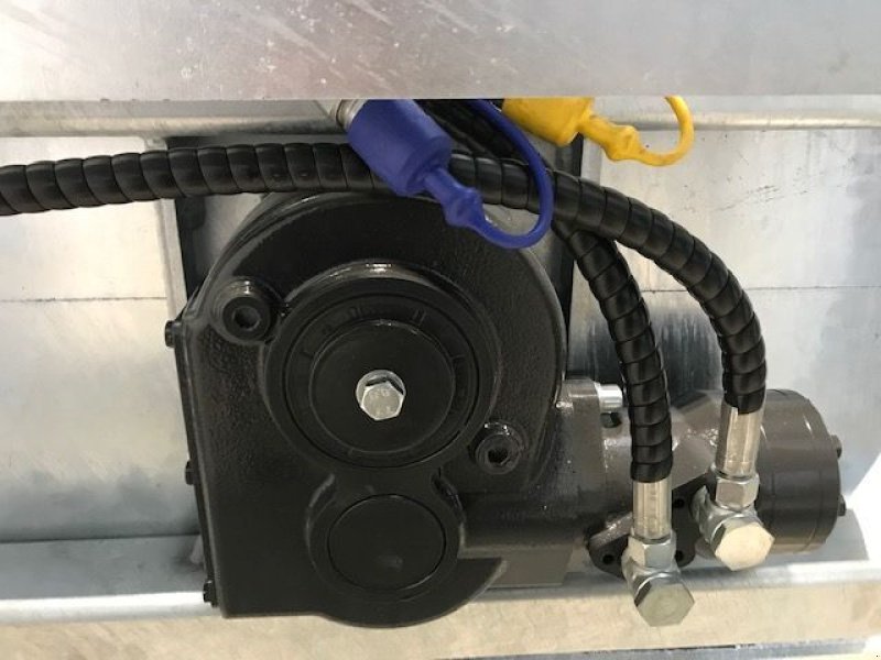 Einstreutechnik des Typs Fliegl Rundballenabwickler Euro-Dreipunkt, Neumaschine in Tamsweg (Bild 12)