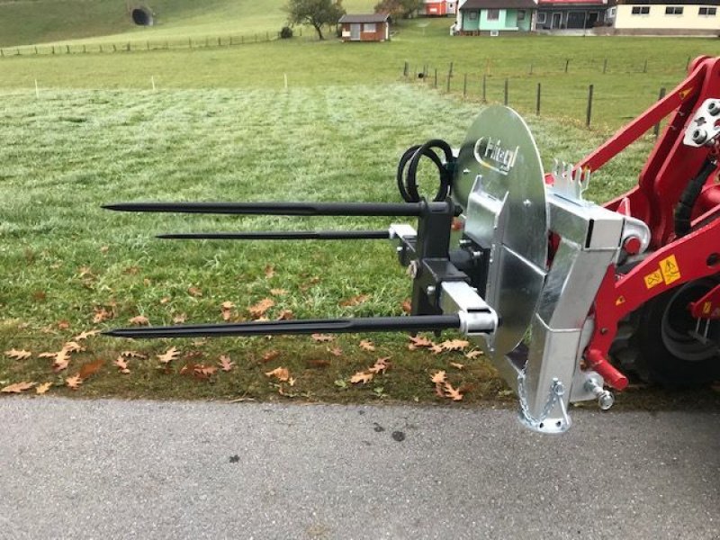 Einstreutechnik typu Fliegl Rundballenabwickler mit 4 Zinken, Neumaschine v Tamsweg (Obrázek 2)