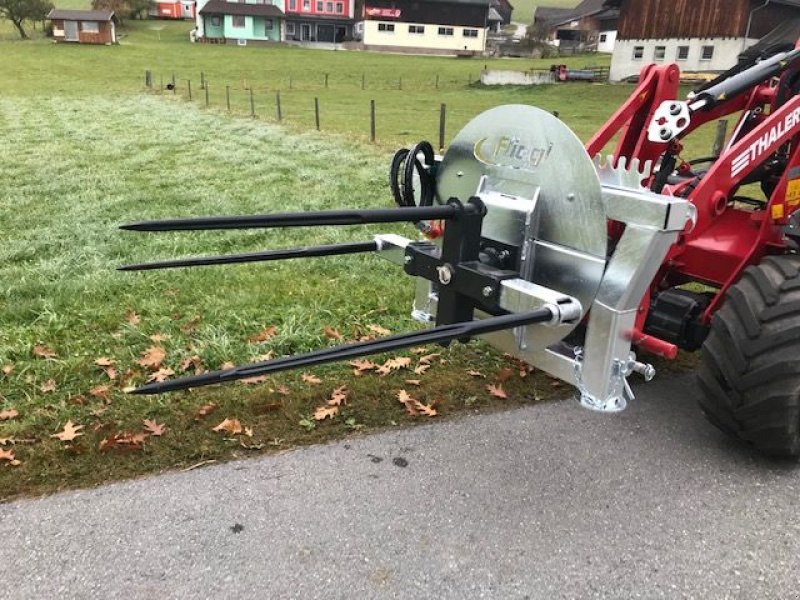 Einstreutechnik typu Fliegl Rundballenabwickler mit 4 Zinken, Neumaschine v Tamsweg (Obrázek 1)