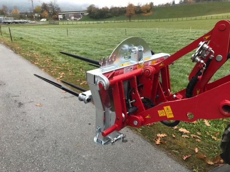 Einstreutechnik typu Fliegl Rundballenabwickler mit 4 Zinken, Neumaschine v Tamsweg (Obrázek 13)