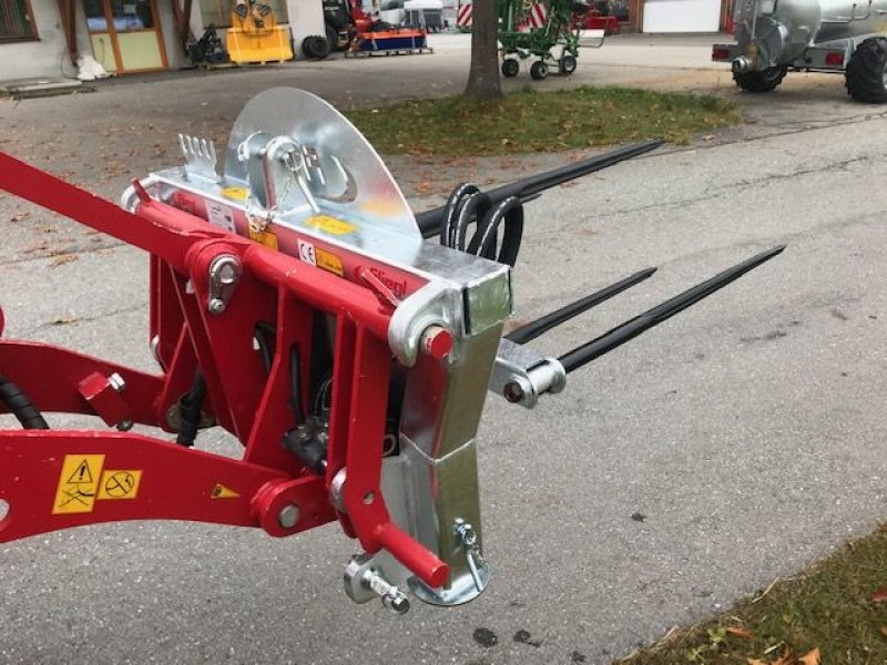 Einstreutechnik typu Fliegl Rundballenabwickler mit 4 Zinken, Neumaschine v Tamsweg (Obrázek 8)