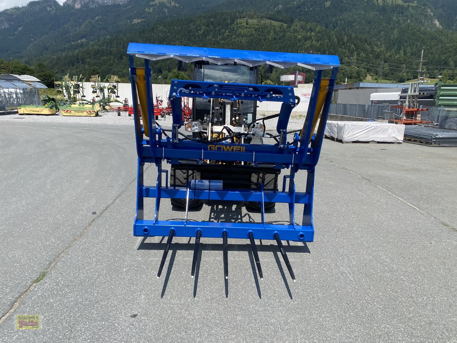 Einstreutechnik of the type Göweil RBS Rundballen-Schneider mit Folienhalter, Neumaschine in Kötschach (Picture 7)