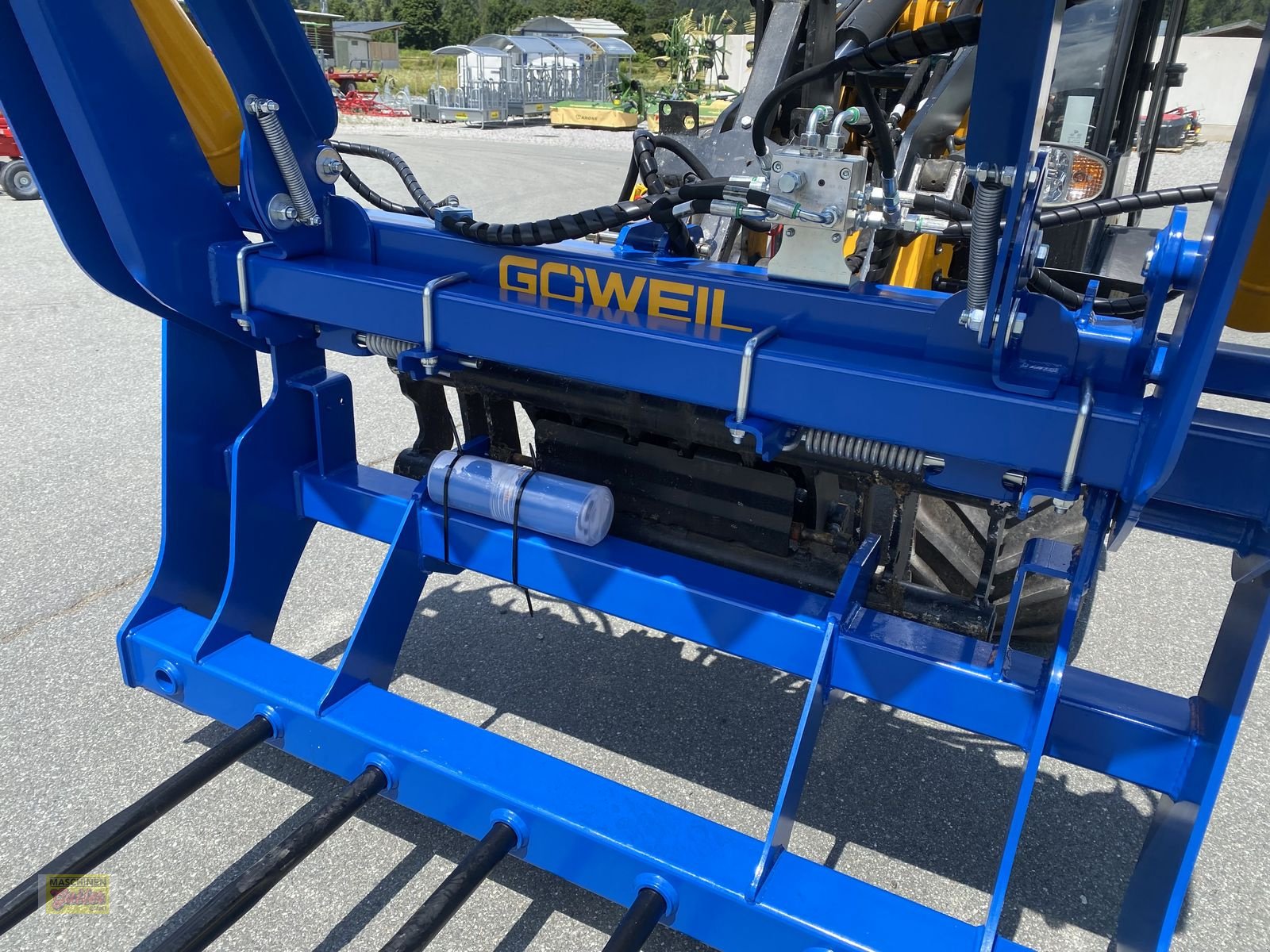 Einstreutechnik of the type Göweil RBS Rundballen-Schneider mit Folienhalter, Neumaschine in Kötschach (Picture 19)