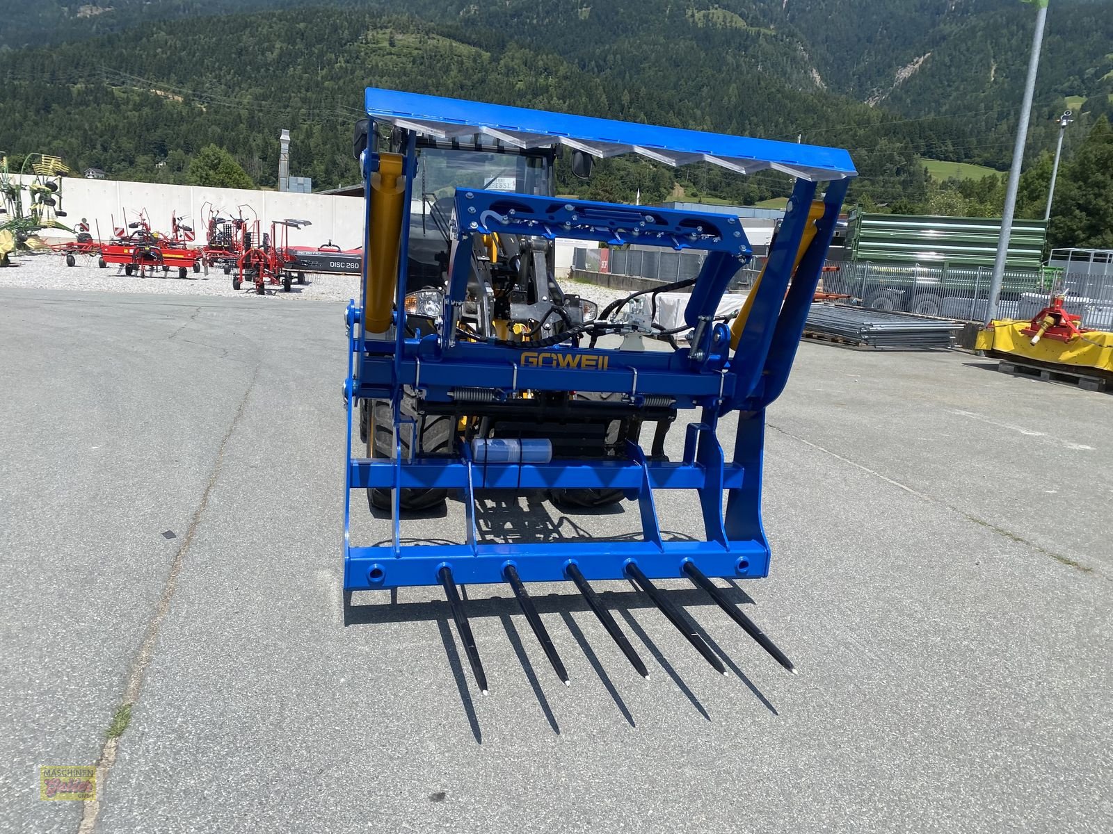 Einstreutechnik of the type Göweil RBS Rundballen-Schneider mit Folienhalter, Neumaschine in Kötschach (Picture 8)