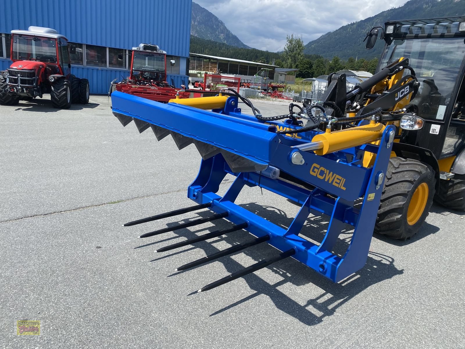 Einstreutechnik of the type Göweil RBS Rundballen-Schneider mit Folienhalter, Neumaschine in Kötschach (Picture 22)