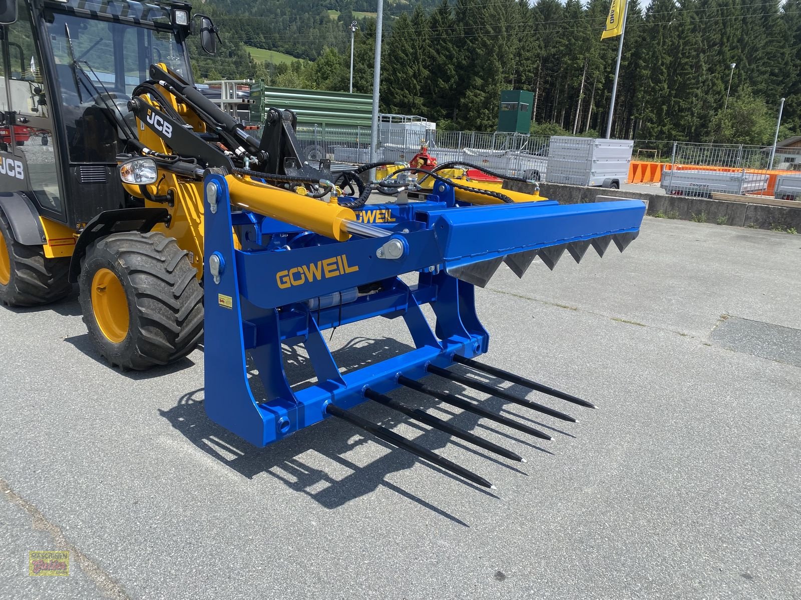 Einstreutechnik of the type Göweil RBS Rundballen-Schneider mit Folienhalter, Neumaschine in Kötschach (Picture 23)