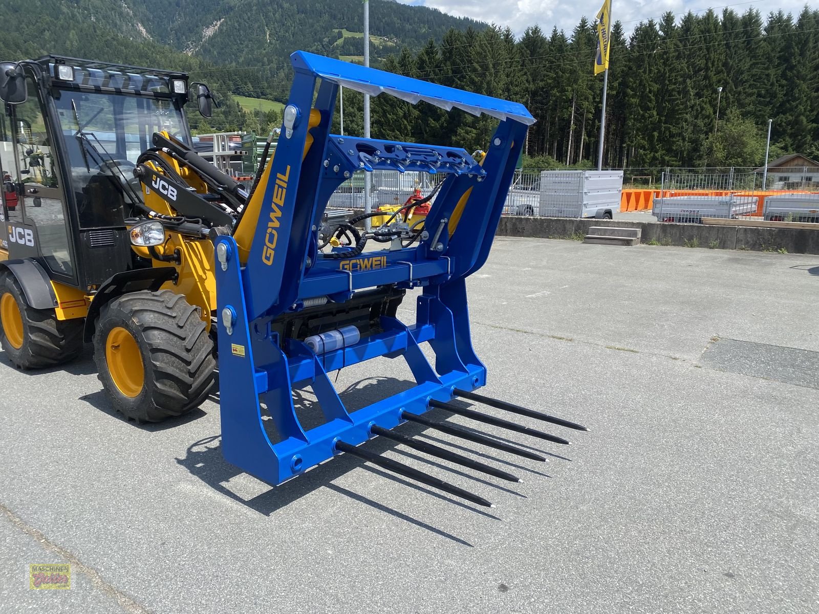 Einstreutechnik of the type Göweil RBS Rundballen-Schneider mit Folienhalter, Neumaschine in Kötschach (Picture 10)