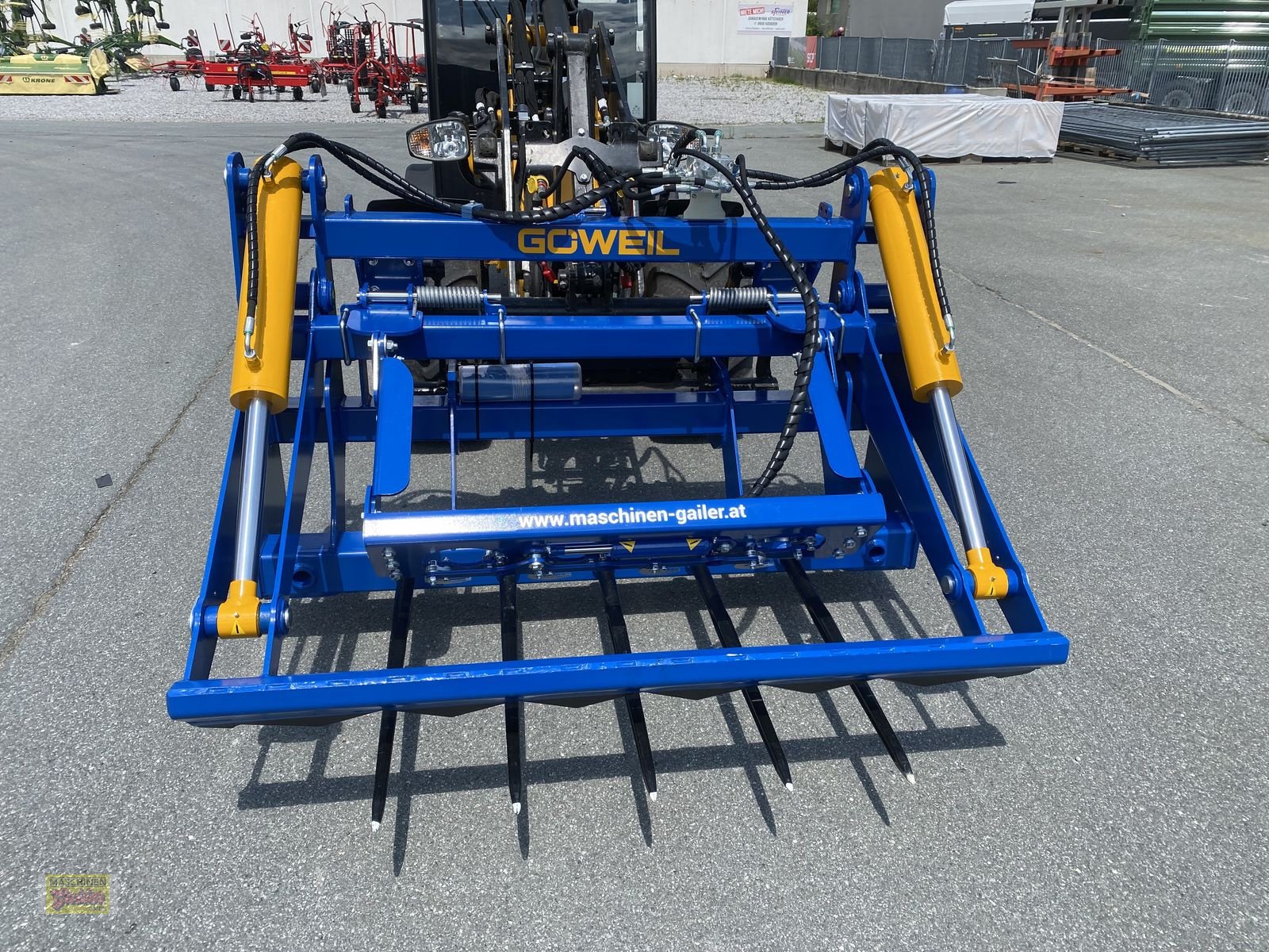 Einstreutechnik of the type Göweil RBS Rundballen-Schneider mit Folienhalter, Neumaschine in Kötschach (Picture 30)