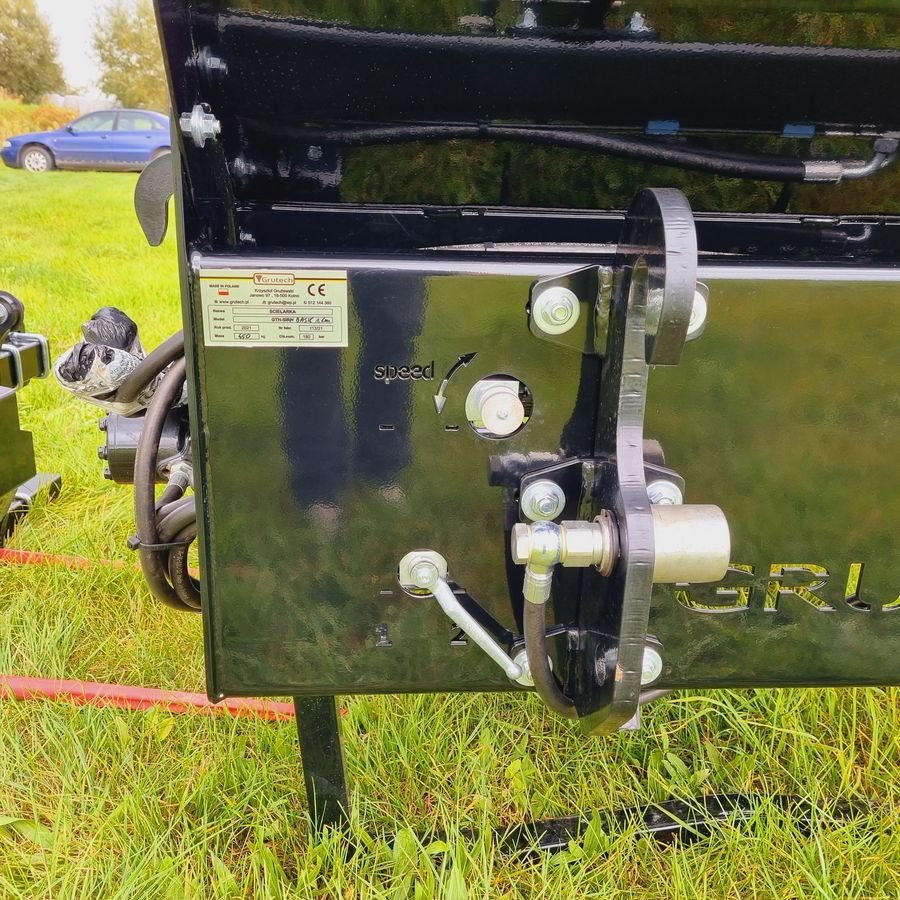 Einstreutechnik des Typs Grutech Ballenabwickler / Straw blowers, Neumaschine in Michałowo (Bild 7)