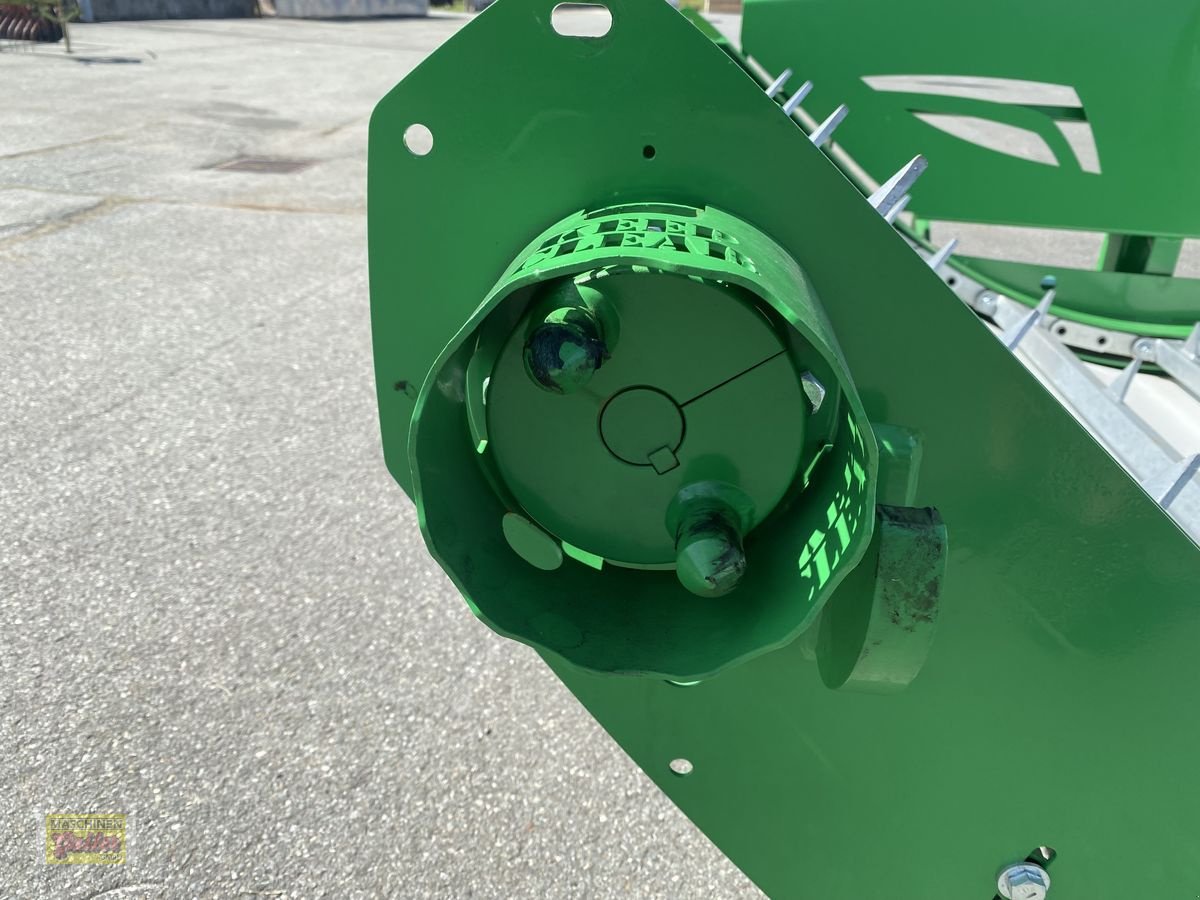 Einstreutechnik des Typs Hustler  LX 104 Rundballenabwickler Aktion!, Neumaschine in Kötschach (Bild 27)