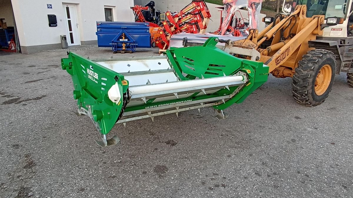 Einstreutechnik typu Hustler  LX 104, Neumaschine v Grünbach (Obrázek 1)